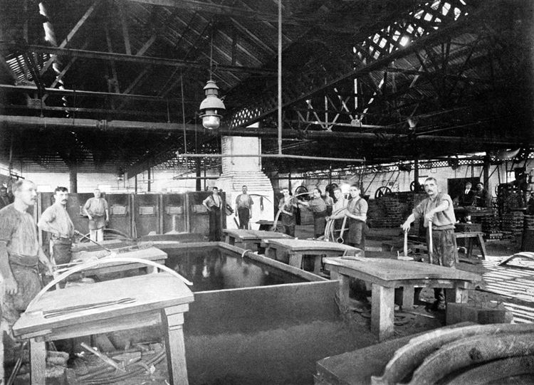 In 1897 a spring making shop was built to make railway carriage springs. 