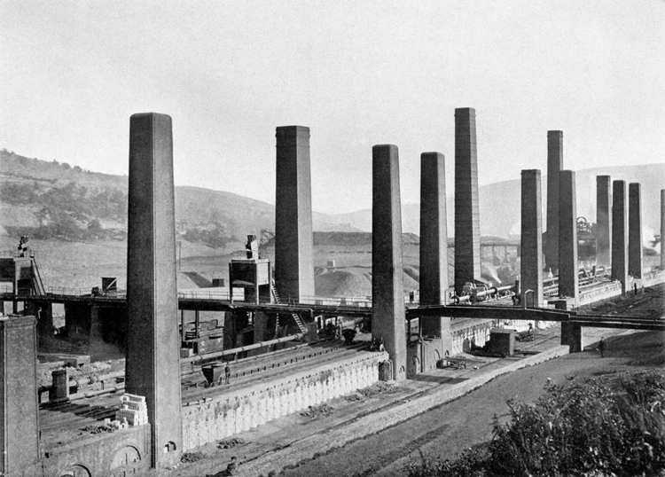 2.	In 1907 the company owned 524 coke ovens and was producing 200,000 tons of coke a year.  