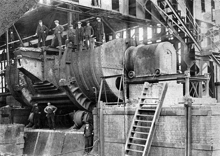 In 1929 a new 1,500 ton hot metal receiver, then the largest in the world, was installed. 