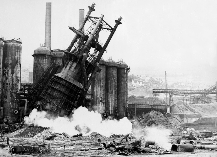 Demolition of the blast furnaces, August 1978.