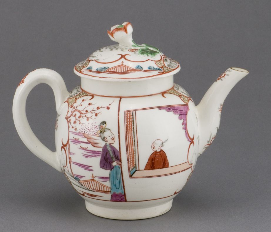 Worcester teapot with Chinese figures, 1770-80