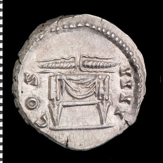 Thunderbolt on a chair [Antoninus Pius]