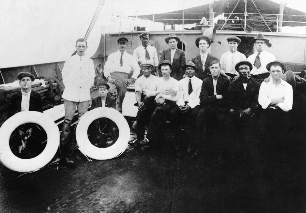Crew of SS Glamorgan, 1913 (b/w photo)
