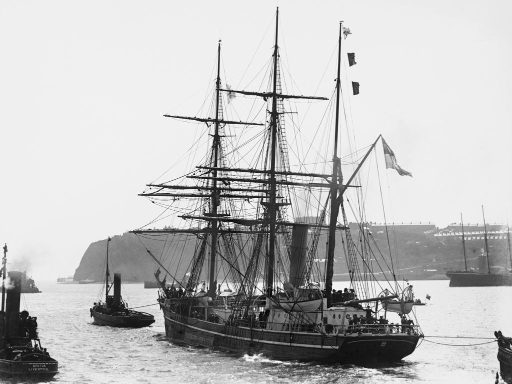 Departure of Captain Scott's Antarctic expedition aboard the Terra Nova on 15th June 1910 (b/w photo)