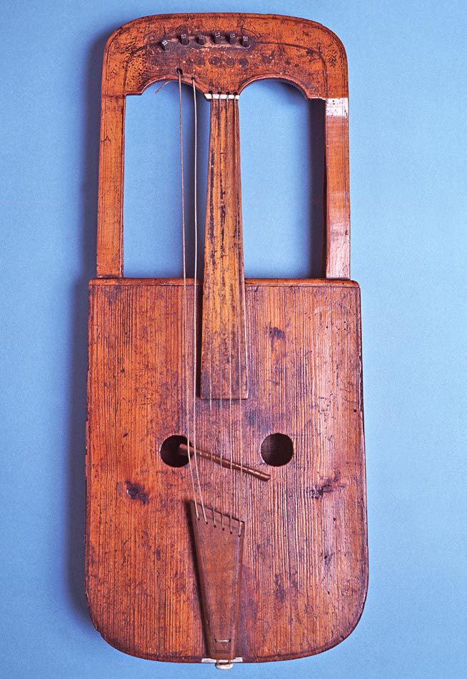 The 18th century crwth housed at St Fagans National Museum of History