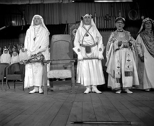 No-one worthy of the Crown: Aberdare, 1956. 