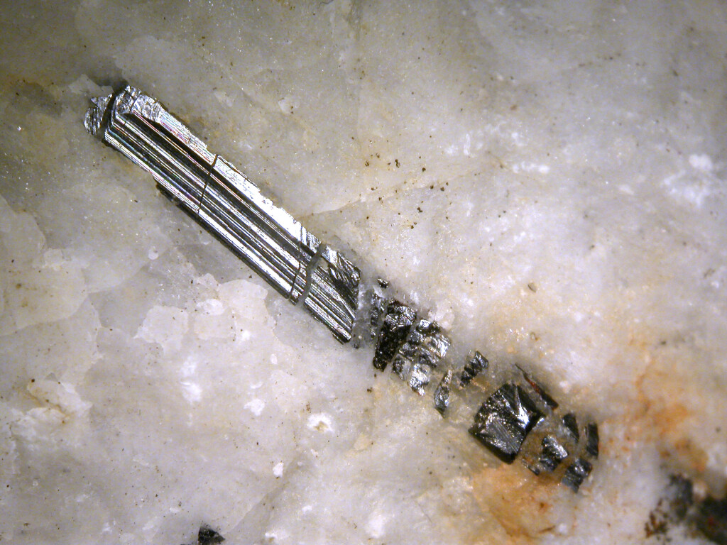 Rutile: Mineral information, data and localities.