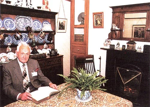 Mr Hugh Richard Jones