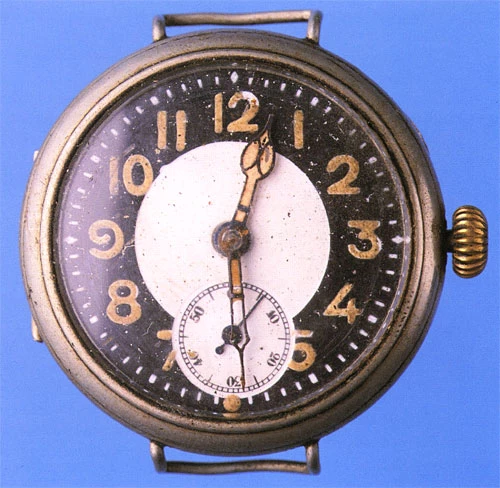 1918 gent's wristwatch showing degraded and missing areas of radium paint