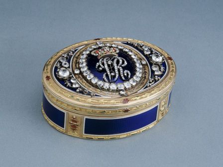 snuff box