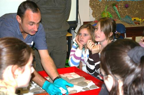 PAS Cymru Finds Co-ordinator demonstrating the importance of archaeological artefacts to pupils from Aberdare, Rhondda Cynon Taff