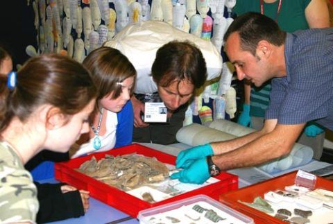 PAS Cymru Finds Co-ordinator demonstrating the importance of archaeological artefacts to pupils from Aberdare, Rhondda Cynon Taff