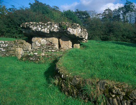 The forecourt and chamber of Tinkinswood (Vale of Glamorgan).