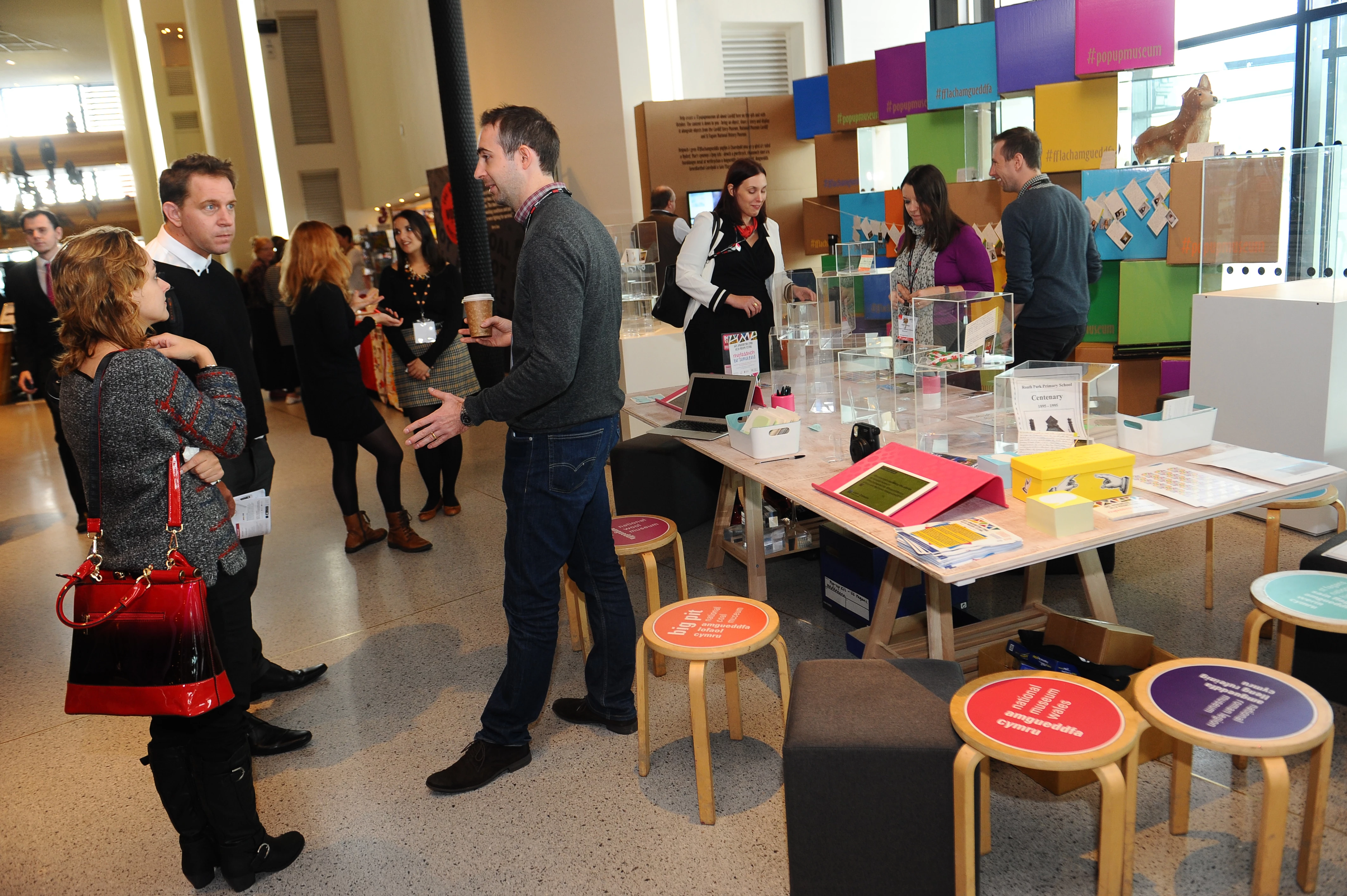 The table with iPads and post-its