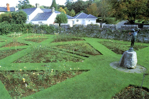 The Museum's 1951 design with the statue of 'Joyance'