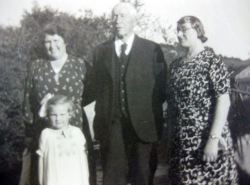 Alice Wilkins, Thomas Goodwin, Esther Goodwin and Anne Wilkins as a child.