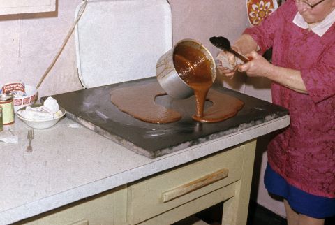 Miss Gretta Jones, Parc, Bala pouring the toffee