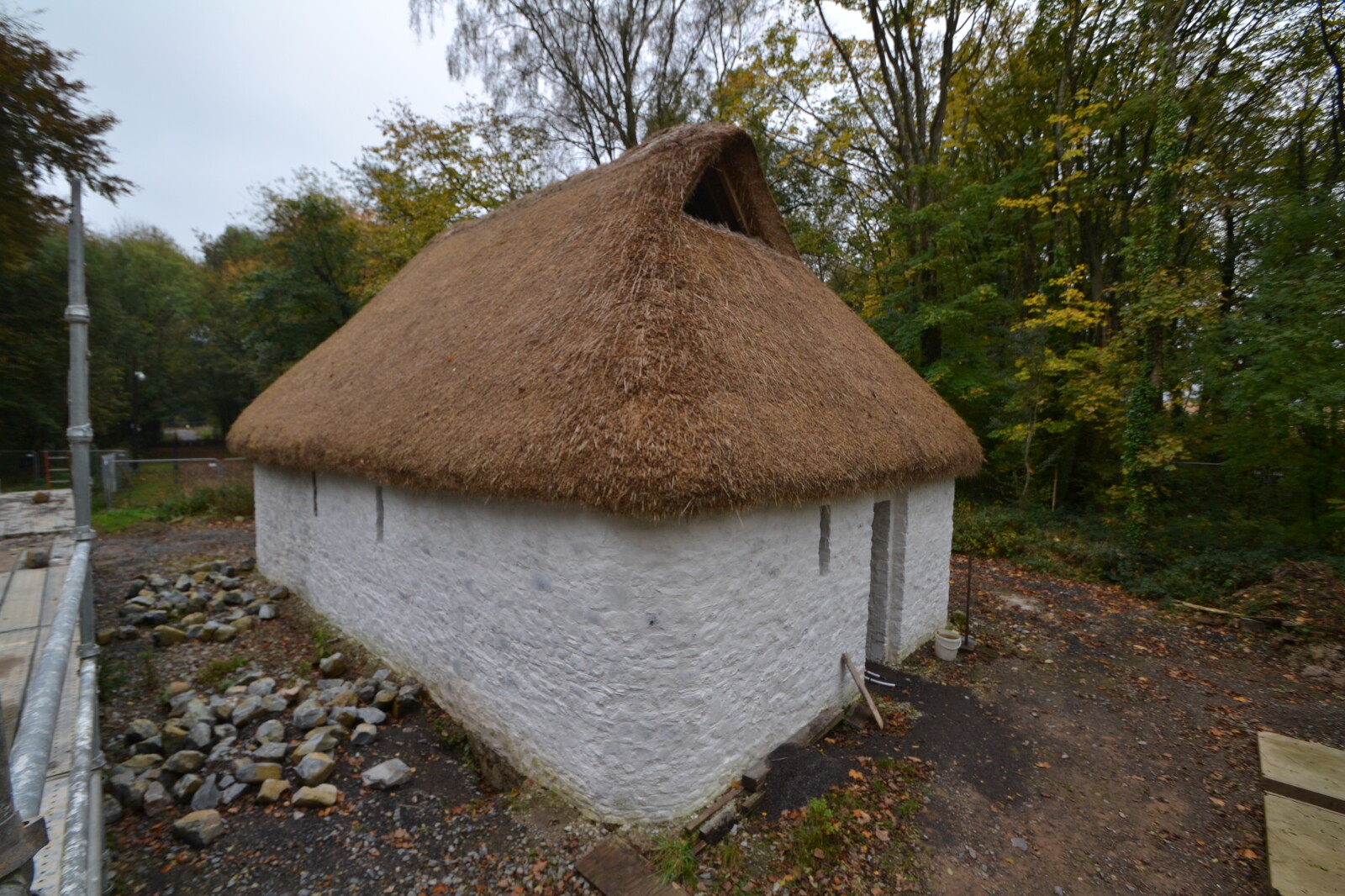 Image showing the outside of the lesser hall and its thatched roof