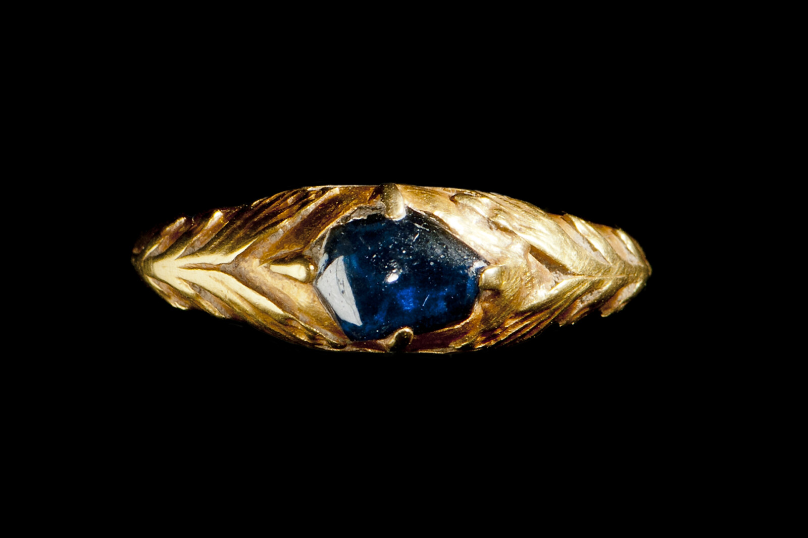 A picture of a 15th Century engraved gold and single cabochon sapphire ring