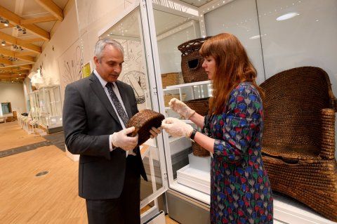 photo of HLF and ACNMW staff inspecting an object in a new gallery
