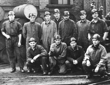 Group of Slovenians at Oakdale Training Centre 1948