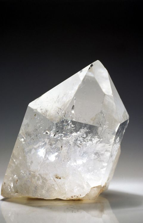Prismatic quartz crystal, 6 cm tall, from Mynydd Drws-y-coed, Snowdonia, Gwynedd. NMW 83.41G.M.2043, ex R.J. King Collection. Photo M.P. Cooper, © National Museum of Wales.