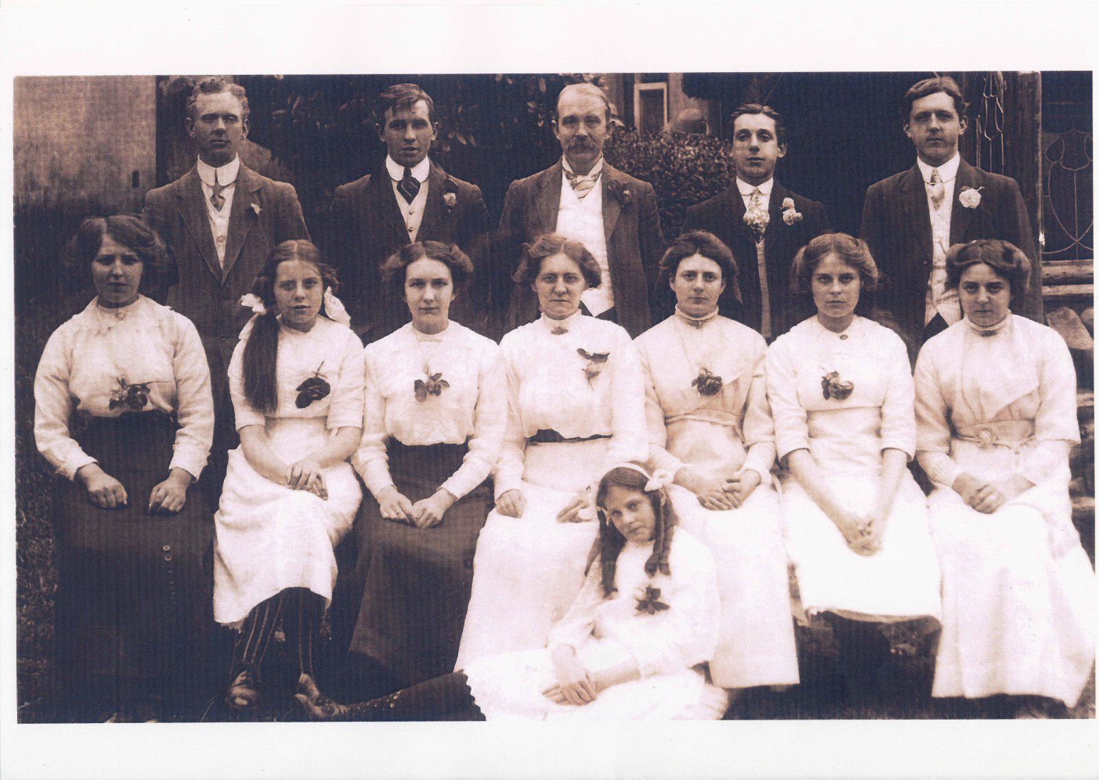 Emlyn Davies staff and family, 1914