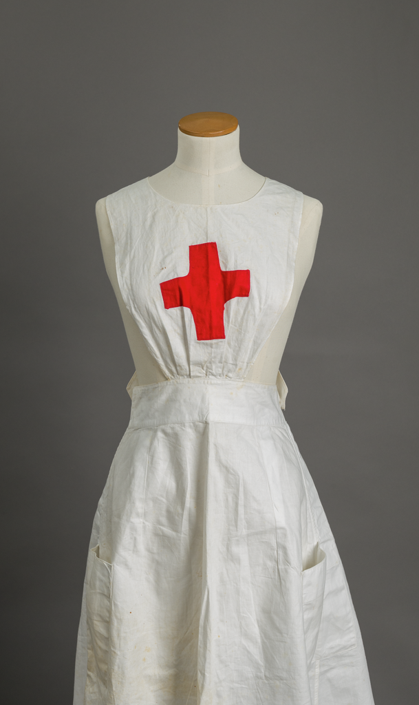 Red Cross apron worn by Elizabeth Radcliffe, 1916-19