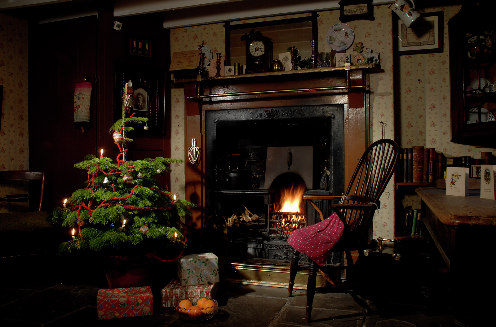 Picture of old house with a christmas tree and fireplace