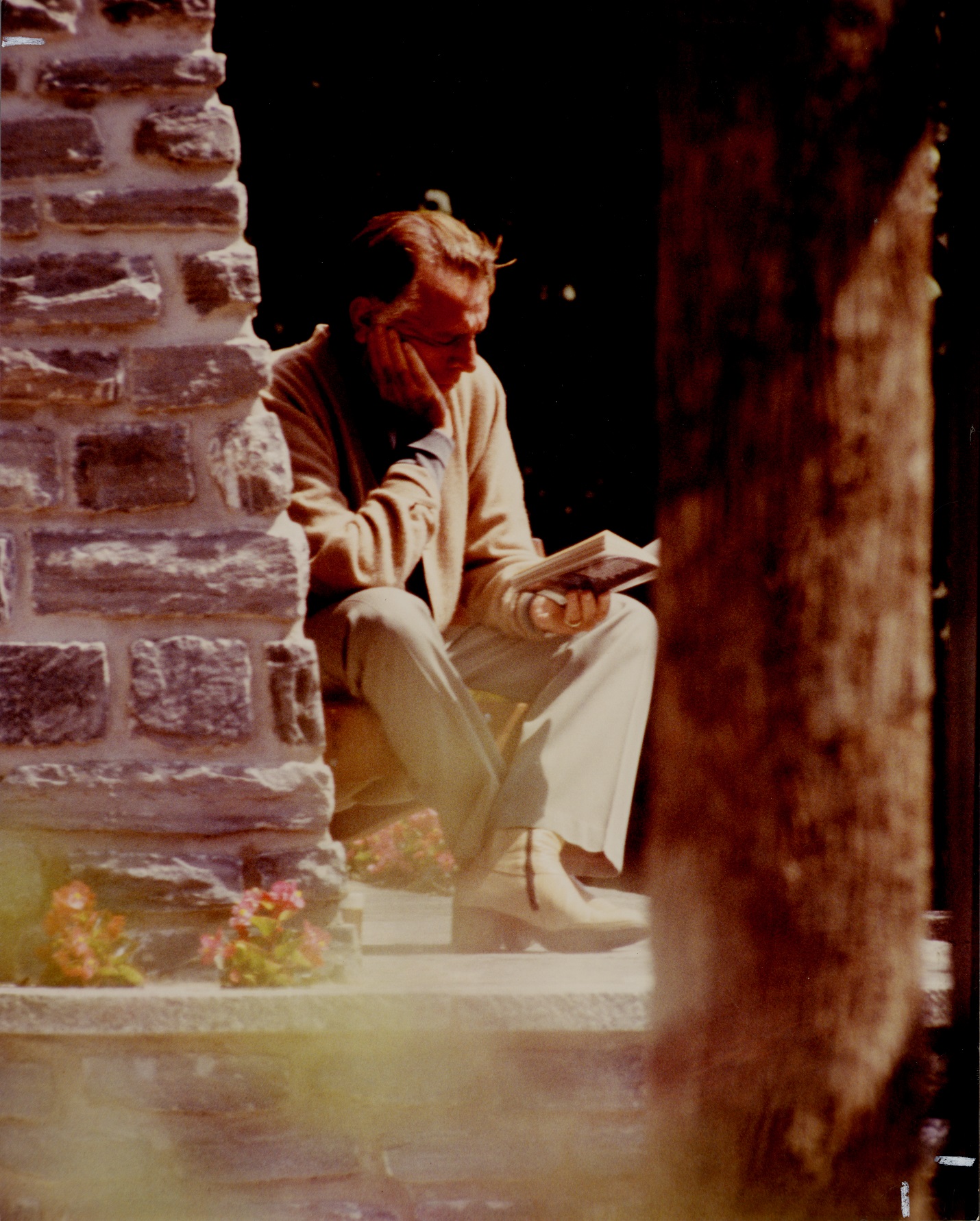 Richard Burton reading a book