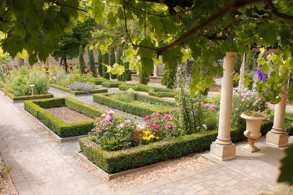 roman garden
