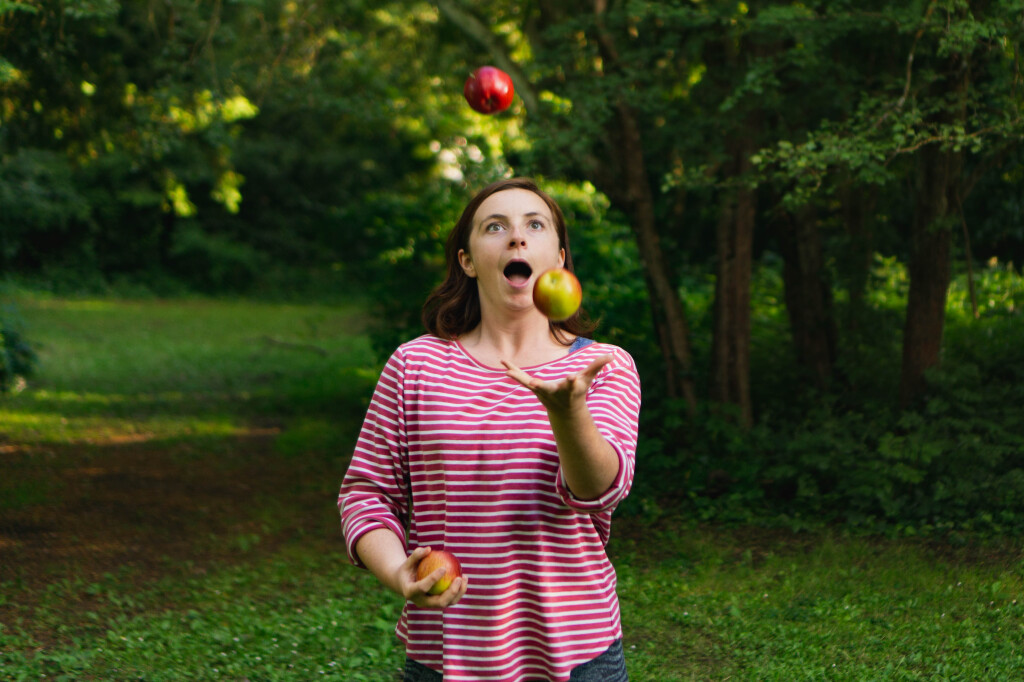 Woman juggling apples 