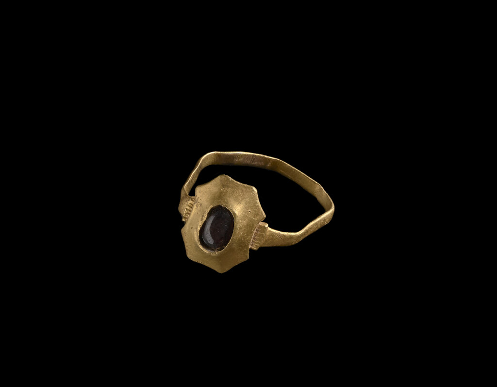 Medieval gold finger-ring.