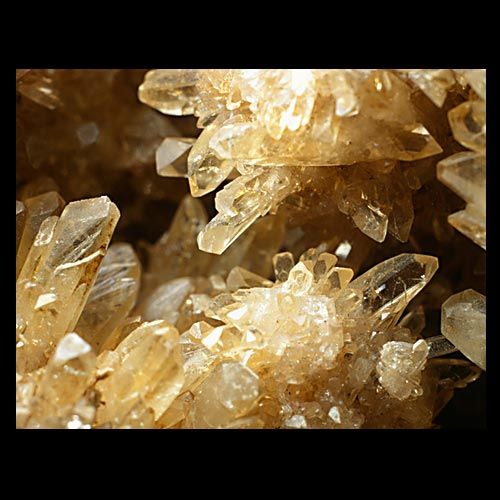 Yellow, prismatic baryte crystals 