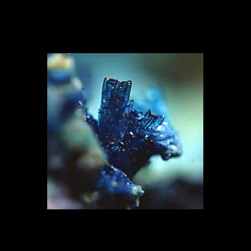 Bladed wroewolfeite crystals 