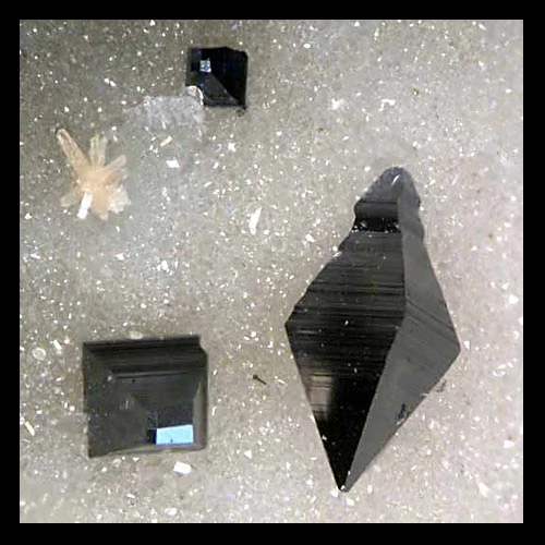 Cream-coloured prismatic xenotime