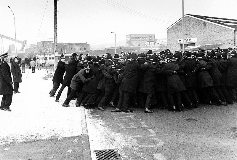 Police and pickets at Nantgarw Colliery