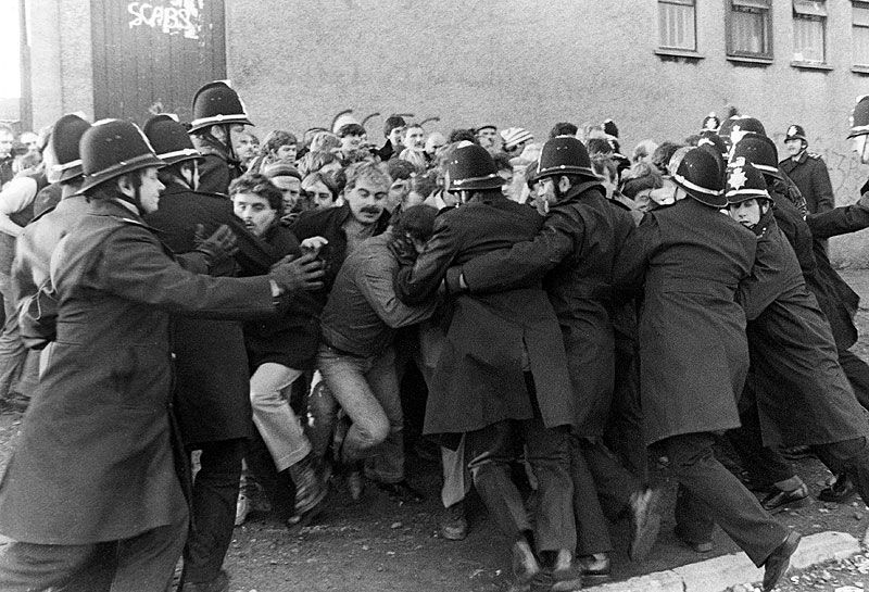 Police and pickets at Nantgarw Colliery