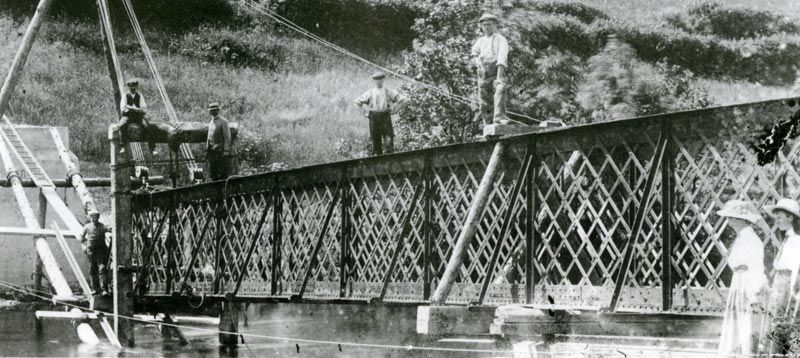 Constructing a new footbridge across the River Teifi at Aber-cuch, 1908