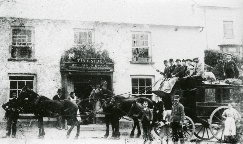 The Newcastle Emlyn to Cardigan stagecoach outside the Tivy-side Inn, Llechryd, in 1906.