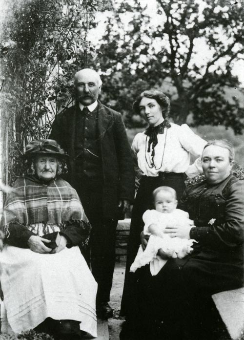 Four generations of the Davies family of Banc-y-felin, Llechryd. 1913