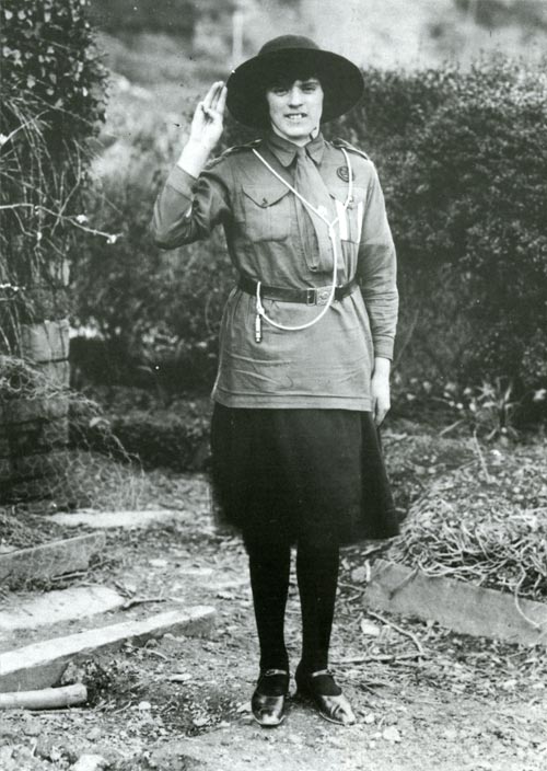 Girl Guide patrol leader, Maggie Thomas, Plas-y-Berllan, Llechryd. 1925