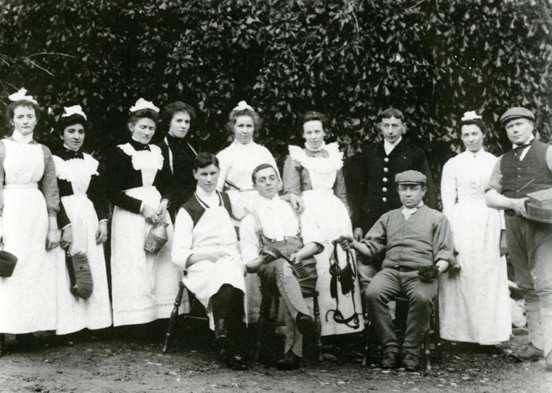 The staff at Clyn-fiw, 1906